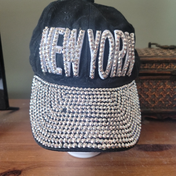 Baseball cap - Picture 2 of 3